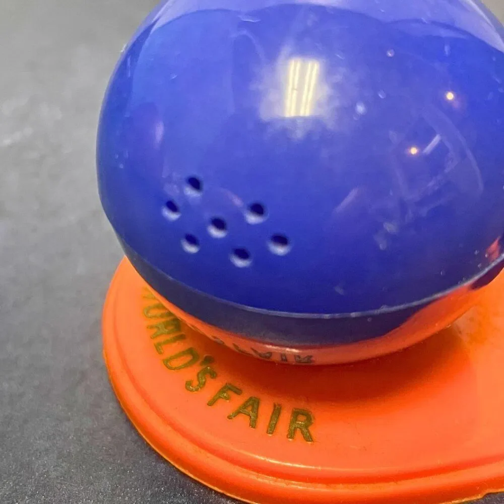 Vintage & RARE! 1939 World's Fair in NY, Salt & Pepper Set, Plastic
